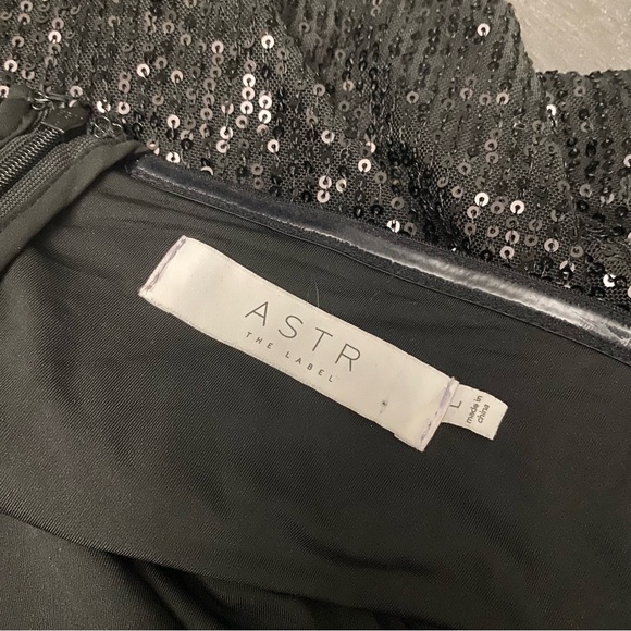 ASTR THE LABEL REVOLVE Women's Black Sequin Halter Top Size L NWOT - Picture 4 of 4